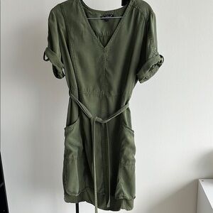 Velvet Heart Green Buttoned Midi Dress V-Neck Cuffed Sleeves